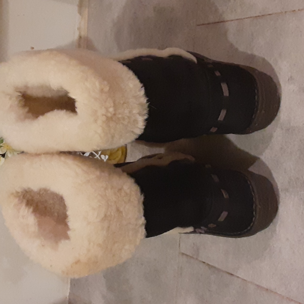 UGG  boots  size  8 - Picture 3 of 5